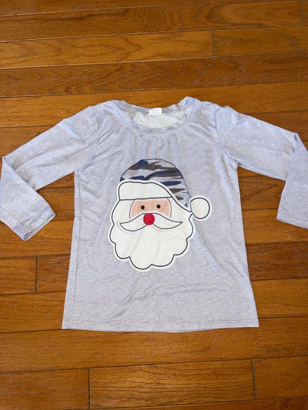 Kids Long-Sleeve Santa Graphic Tee in Light Gray